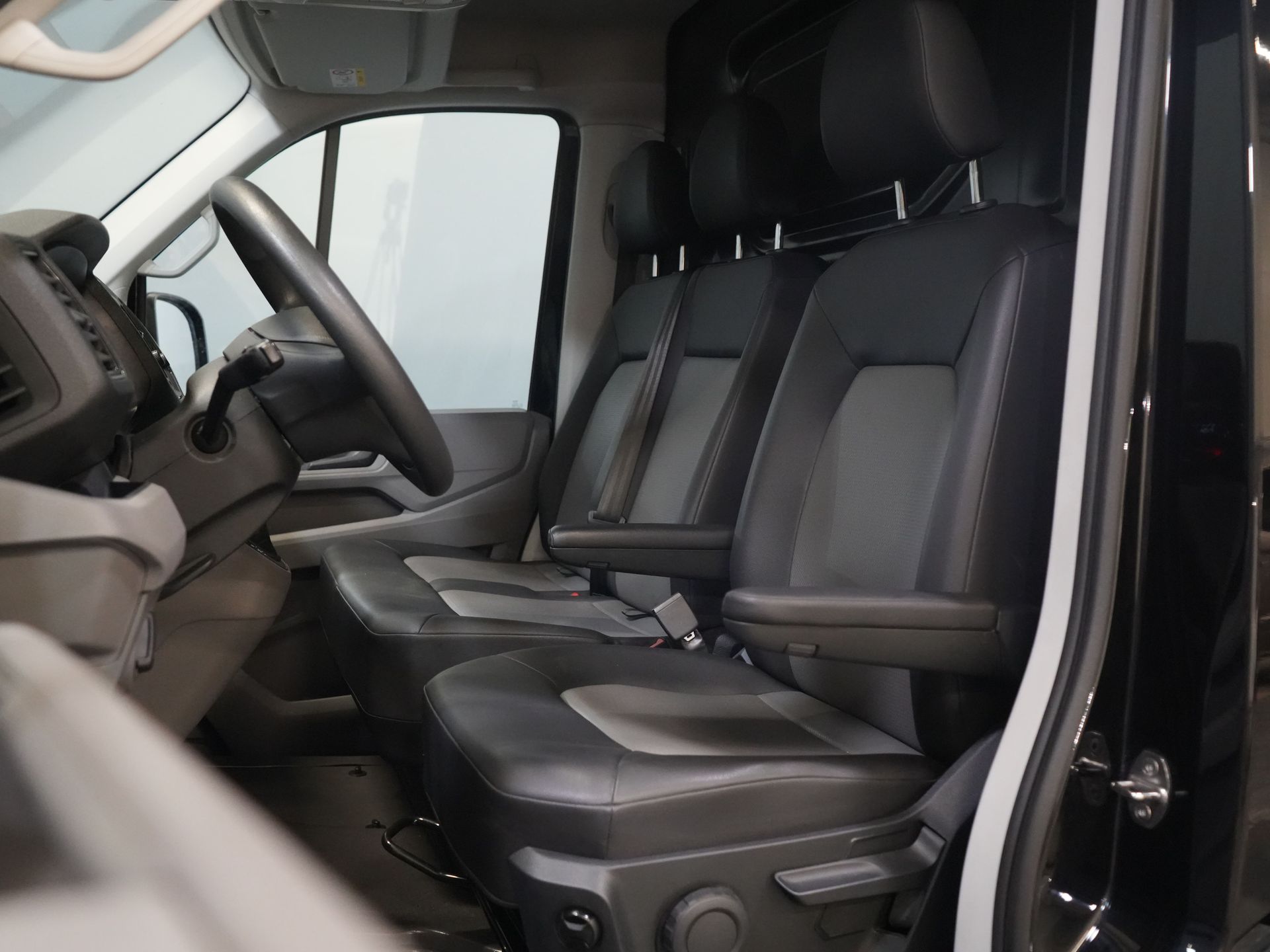 Volkswagen Crafter Van 35 2.0 TDI 140 к.с. DSG Aut. L3H2 ТІЛЬКИ ДЛЯ ЕКСПОРТУ Навігація/ Carplay/ PDC/ Круїз/ Фаркоп/ Airco
