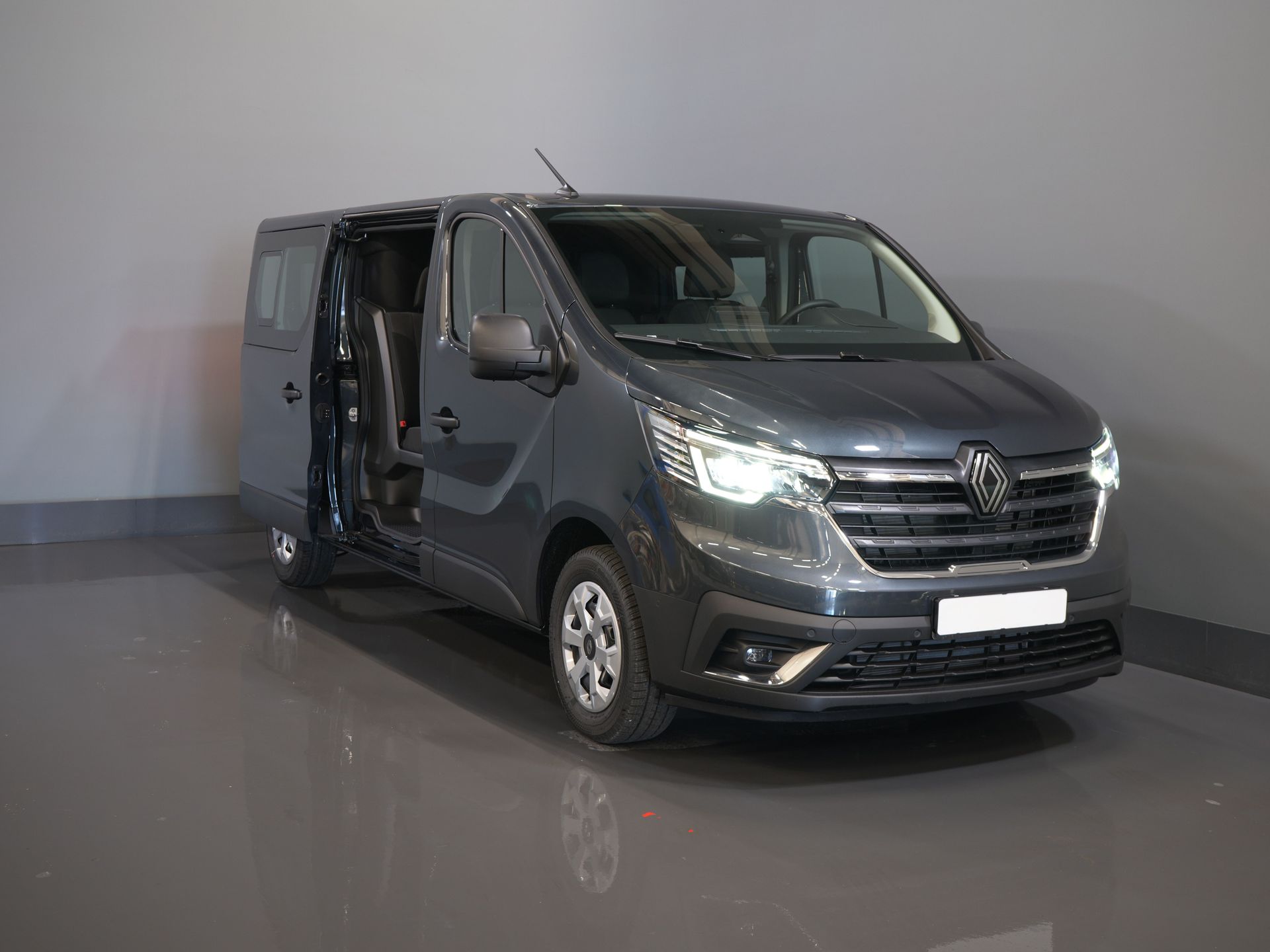 Renault Trafic Van 2.0 dCi 130 cv L2 BPM FREE! DC Doppia Cabina LED/ 2 porte scorrevoli/ Navi/ Carplay/ Telecamera/ PDC/ Crociera