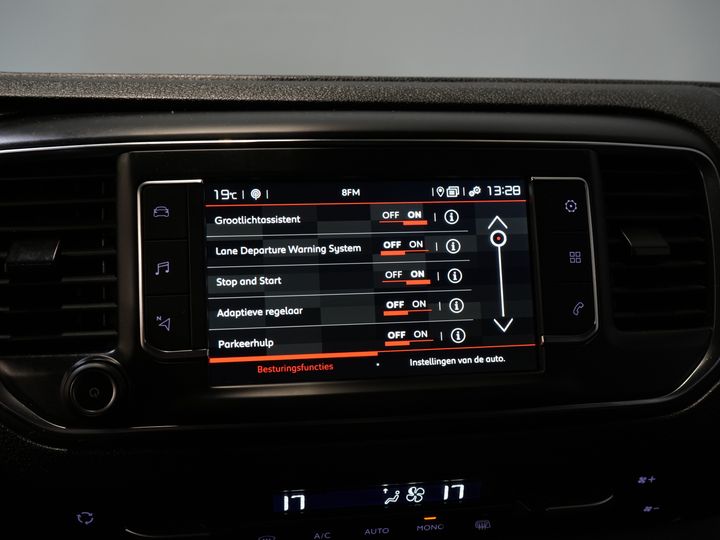 Citroën Jumpy Van 2.0 HDI 180 cv Aut DC Doppia Cabina Xenon/ Adapt.Cruise/ Riscaldatore a cavalletto/ 2x Porta scorrevole/ Carplay/ Keyless/ Clima/ Telecamera/ Navi/ 1