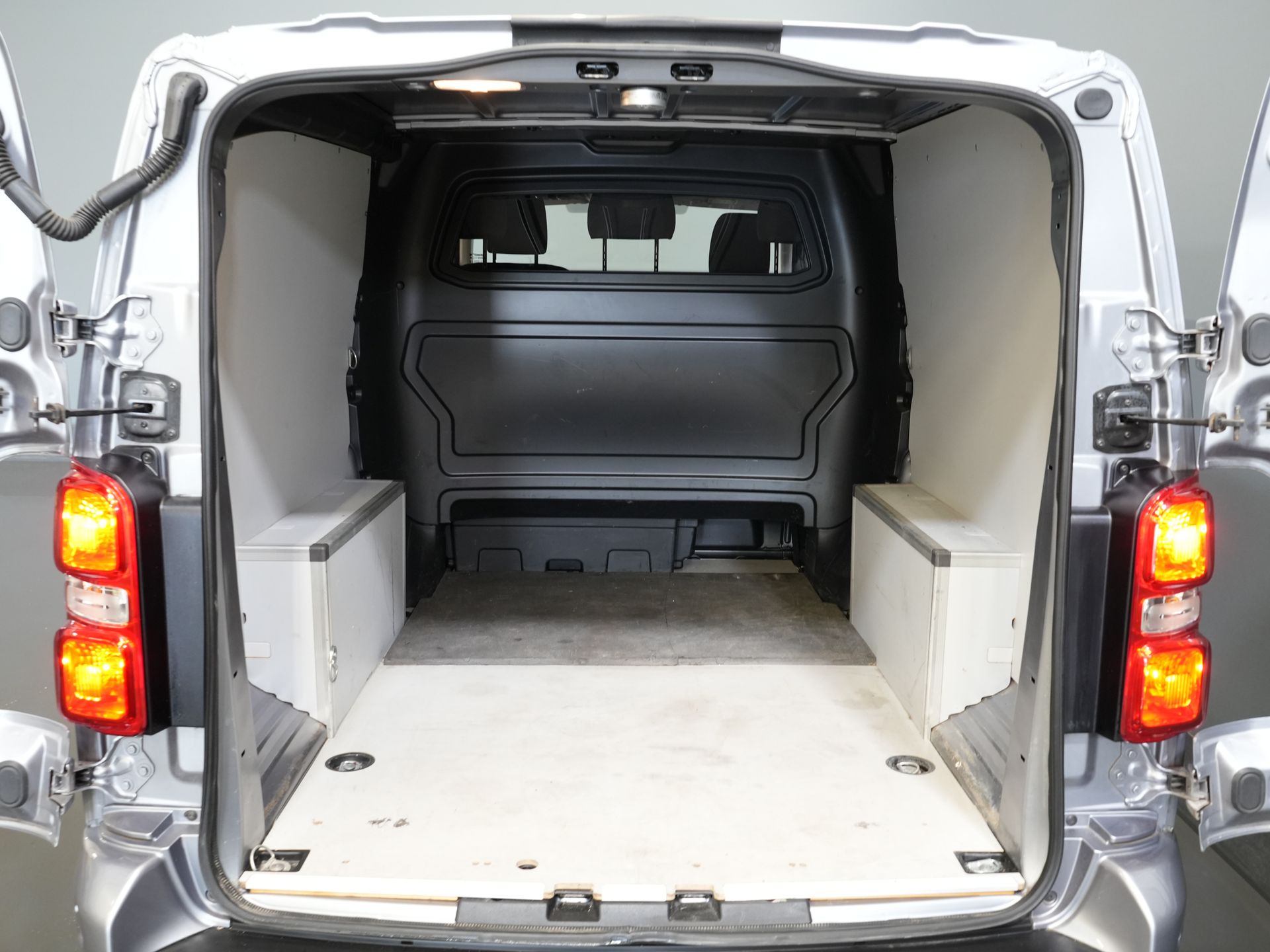 Citroën Jumpy Van 2.0 HDI 180 cv Aut DC Doppia Cabina Xenon/ Adapt.Cruise/ Riscaldatore a cavalletto/ 2x Porta scorrevole/ Carplay/ Keyless/ Clima/ Telecamera/ Navi/ 1