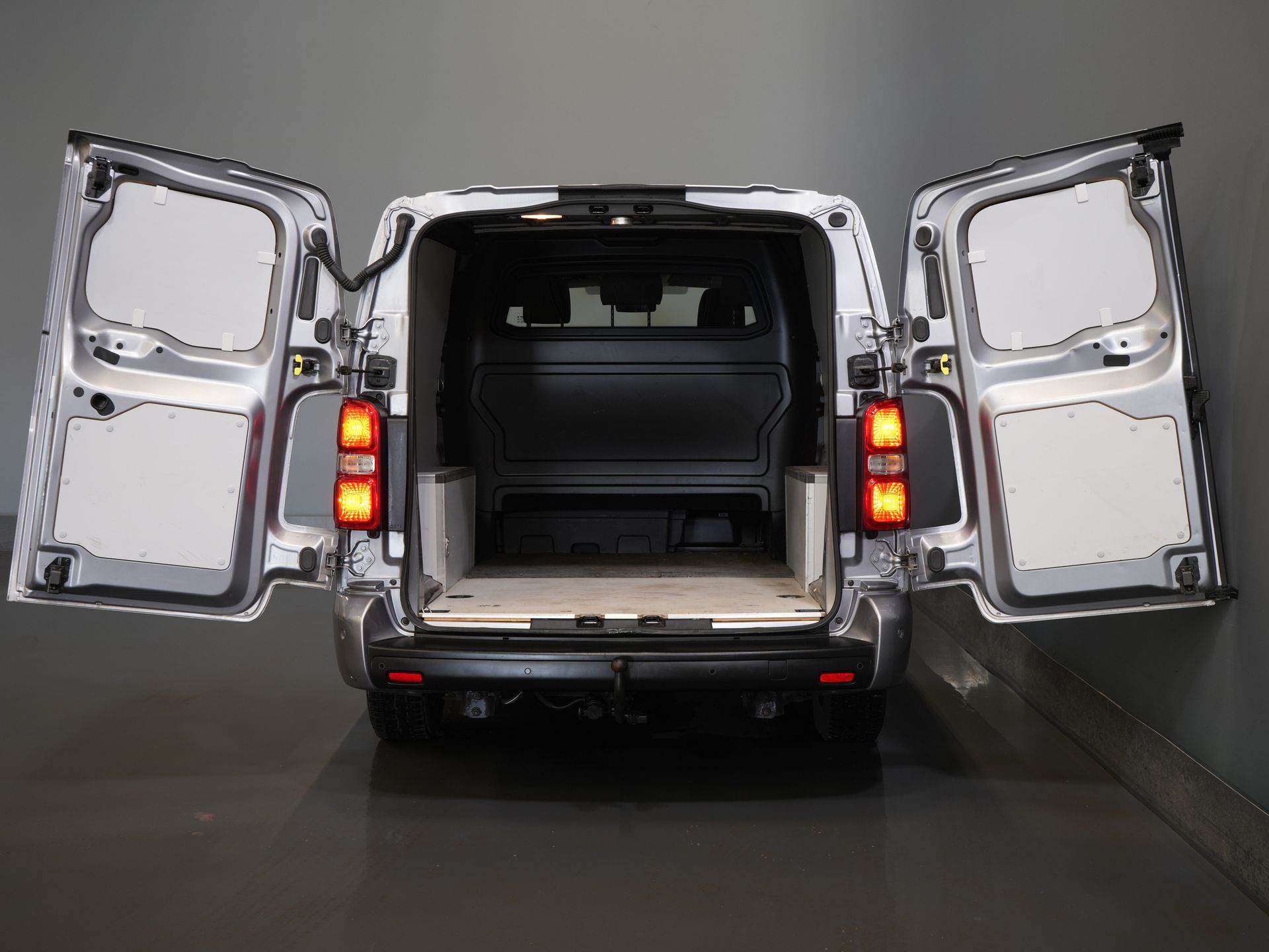 Citroën Jumpy Van 2.0 HDI 180 cv Aut DC Doppia Cabina Xenon/ Adapt.Cruise/ Riscaldatore a cavalletto/ 2x Porta scorrevole/ Carplay/ Keyless/ Clima/ Telecamera/ Navi/ 1