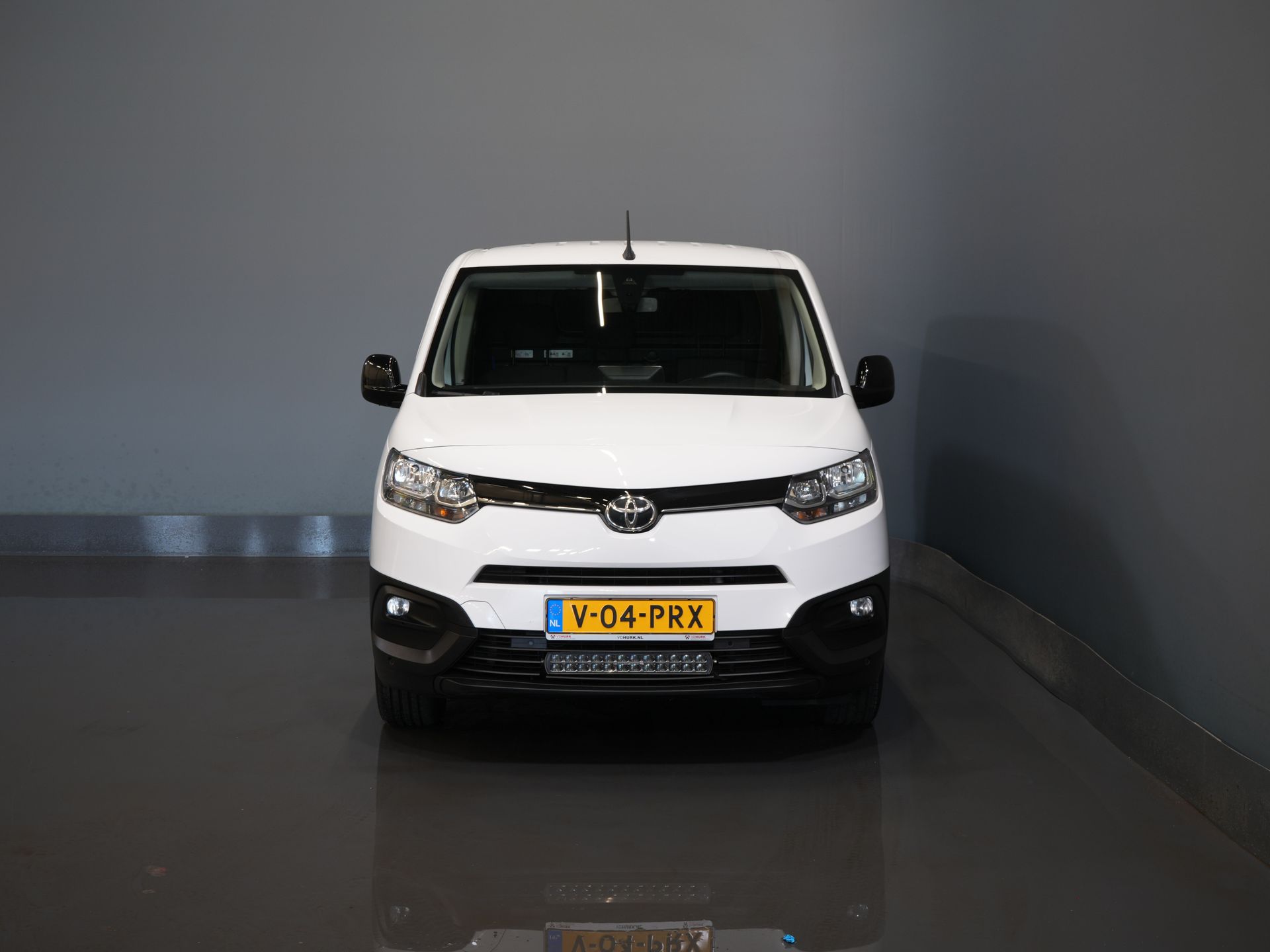 Toyota PROACE CITY Bestelbus 1.5 130 pk Aut. Carplay/ 3Pers./ Stoelverw./ Inrichting/ Camera/ Cruise/ Airco/ PDC/ Trekhaak