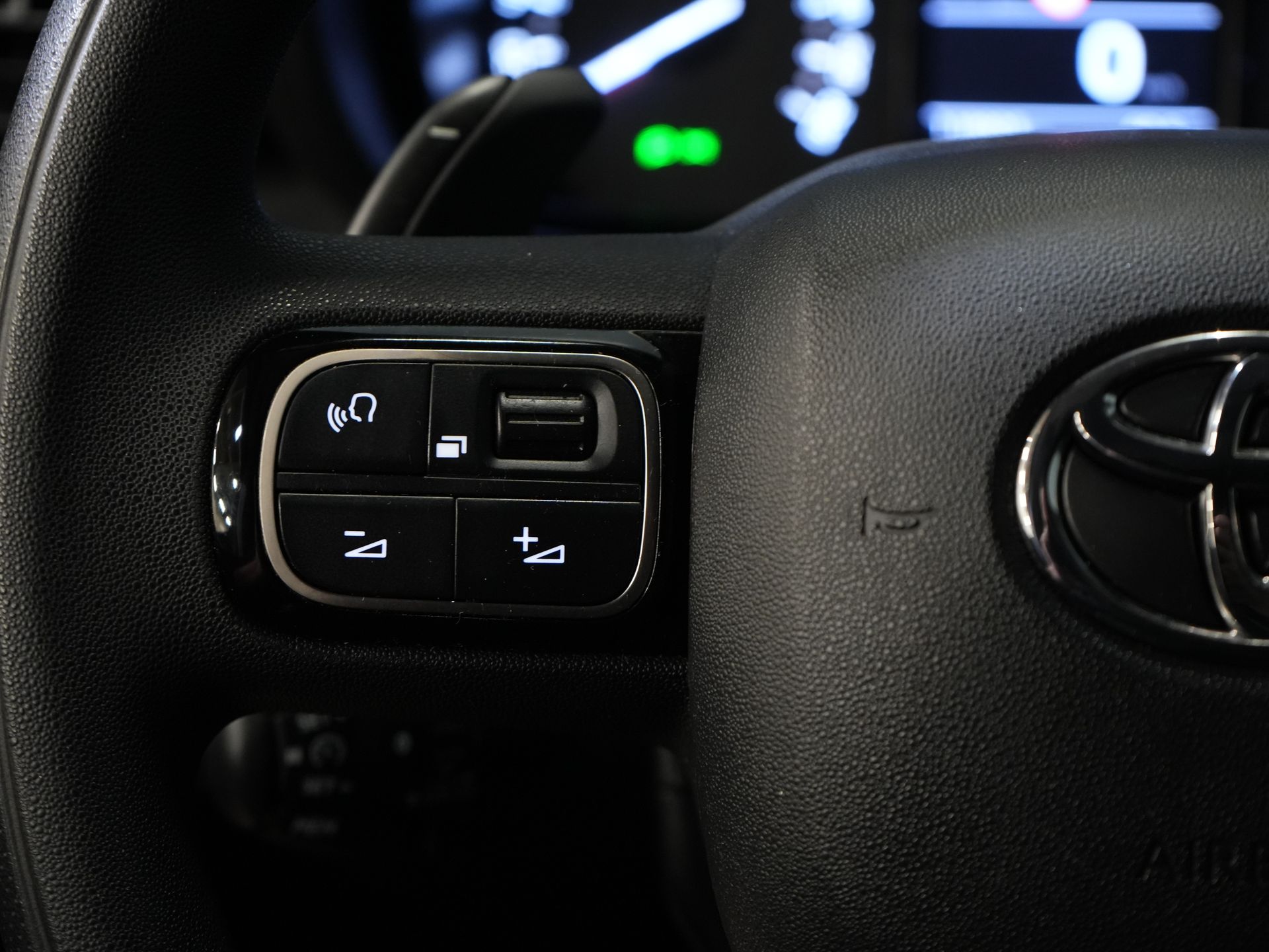 Toyota PROACE CITY Bestelbus 1.5 130 pk Aut. Carplay/ 3Pers./ Stoelverw./ Inrichting/ Camera/ Cruise/ Airco/ PDC/ Trekhaak