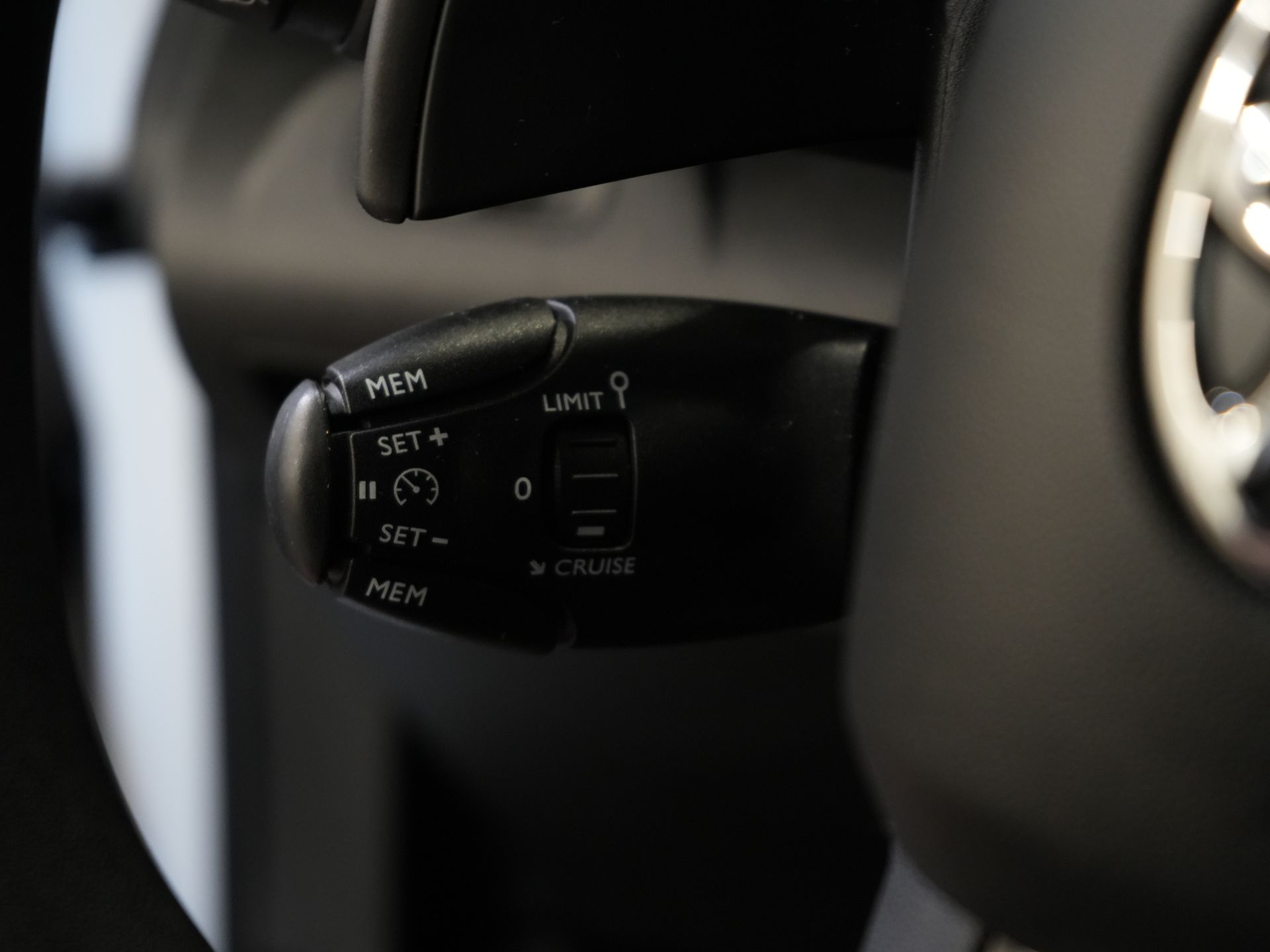 Toyota PROACE CITY Bestelbus 1.5 130 pk Aut. Carplay/ 3Pers./ Stoelverw./ Inrichting/ Camera/ Cruise/ Airco/ PDC/ Trekhaak