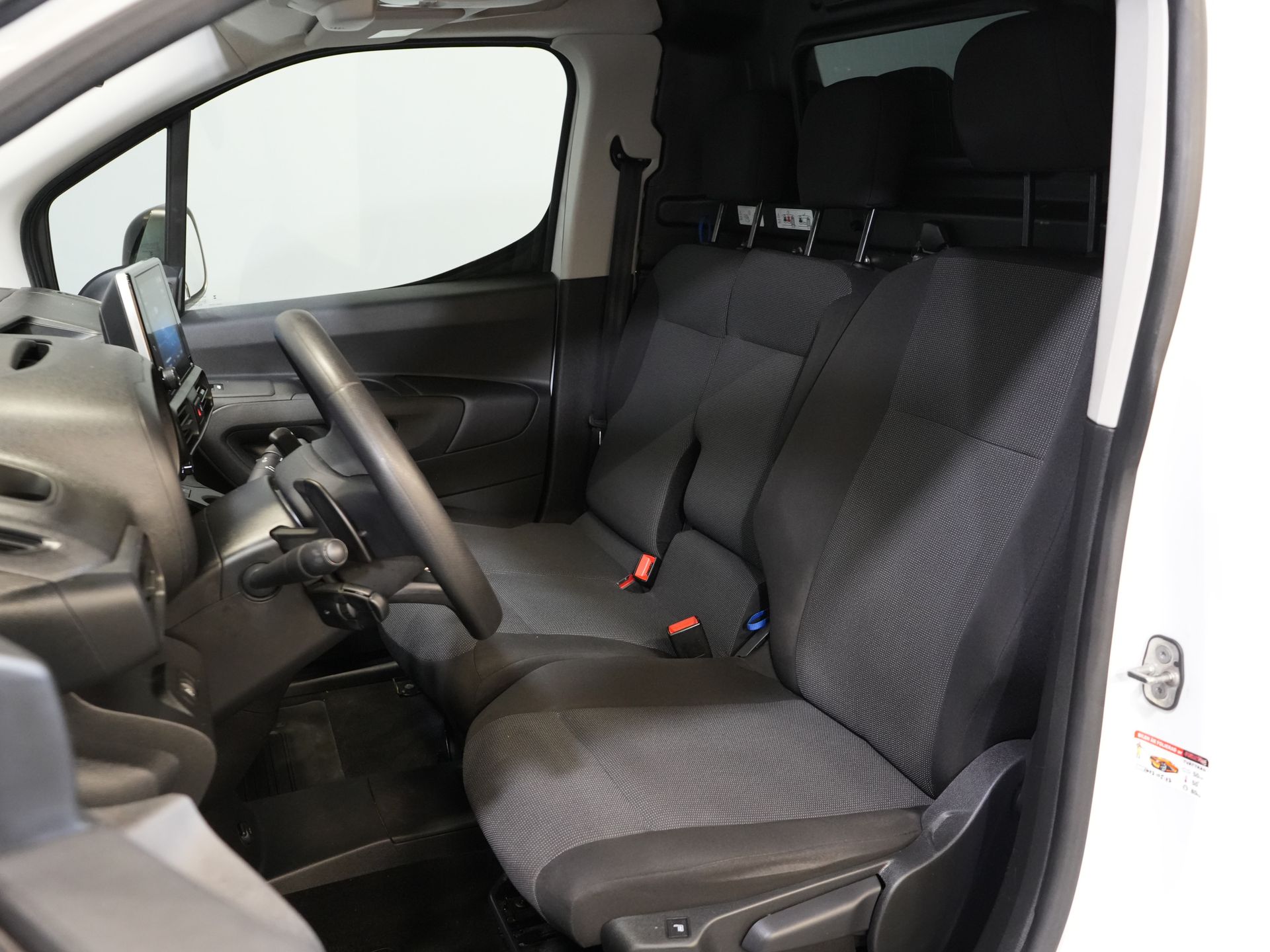 Toyota PROACE CITY Bestelbus 1.5 130 pk Aut. Carplay/ 3Pers./ Stoelverw./ Inrichting/ Camera/ Cruise/ Airco/ PDC/ Trekhaak