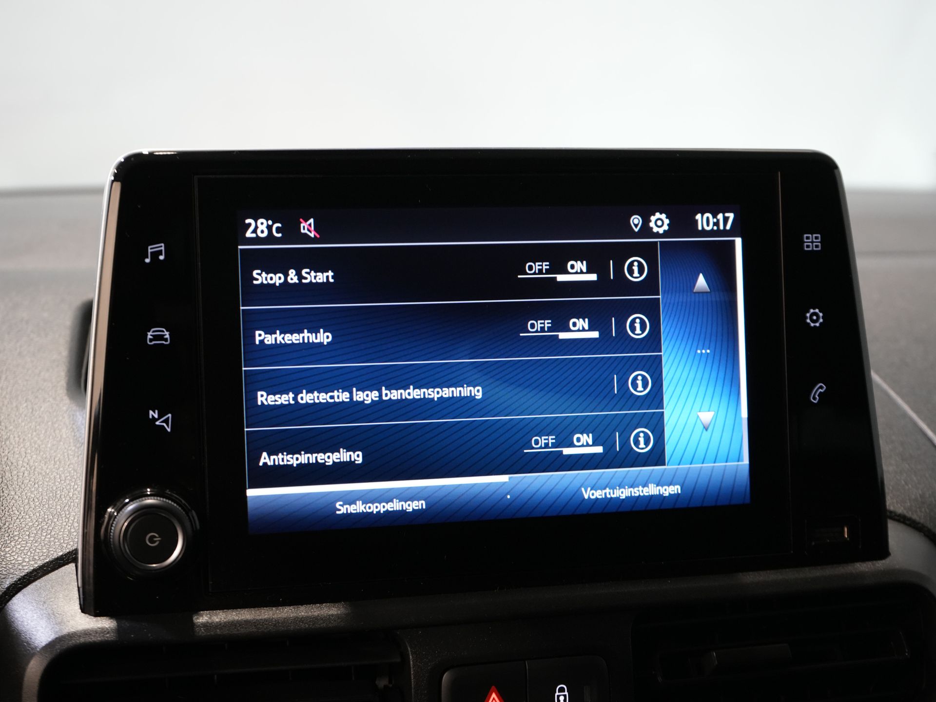 Toyota PROACE CITY Bestelbus 1.5 130 pk Aut. Carplay/ 3Pers./ Stoelverw./ Inrichting/ Camera/ Cruise/ Airco/ PDC/ Trekhaak