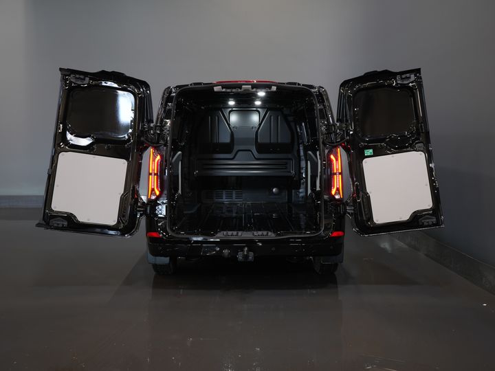 Ford E-Transit Custom Bestelbus 218 pk 330 km WLTP L2 Limited 2x Elek.Schuif/ 2.3t Trekverm./ Snellader/ B&O/ Adapt.Cruise/ Standkachel/ Carplay/ 360 Camera/ Tr