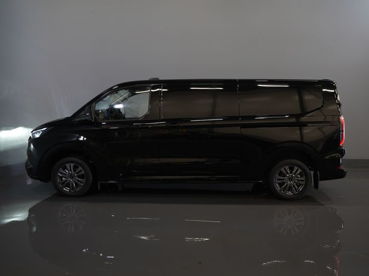 Ford E-Transit Custom Bestelbus 218 pk 330 km WLTP L2 Limited 2x Elek.Schuif/ 2.3t Trekverm./ Snellader/ B&O/ Adapt.Cruise/ Standkachel/ Carplay/ 360 Camera/ Tr
