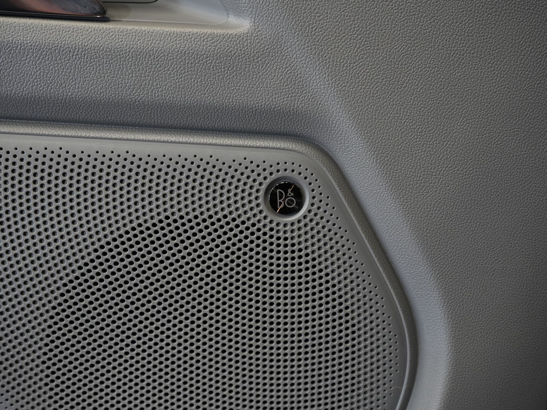 Ford E-Transit Custom Bestelbus 218 pk 330 km WLTP L2 Limited 2x Elek.Schuif/ 2.3t Trekverm./ Snellader/ B&O/ Adapt.Cruise/ Standkachel/ Carplay/ 360 Camera/ Tr