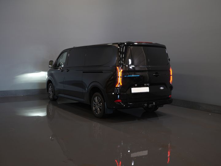 Ford E-Transit Custom Bestelbus 218 pk 330 km WLTP L2 Limited 2x Elek.Schuif/ 2.3t Trekverm./ Snellader/ B&O/ Adapt.Cruise/ Standkachel/ Carplay/ 360 Camera/ Tr