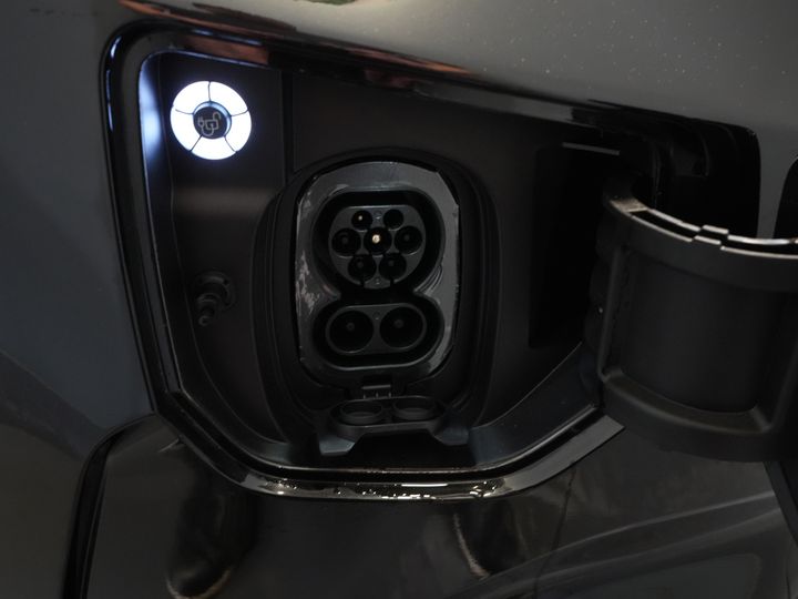 Ford E-Transit Custom Bestelbus 218 pk 330 km WLTP L2 Limited 2x Elek.Schuif/ 2.3t Trekverm./ Snellader/ B&O/ Adapt.Cruise/ Standkachel/ Carplay/ 360 Camera/ Tr