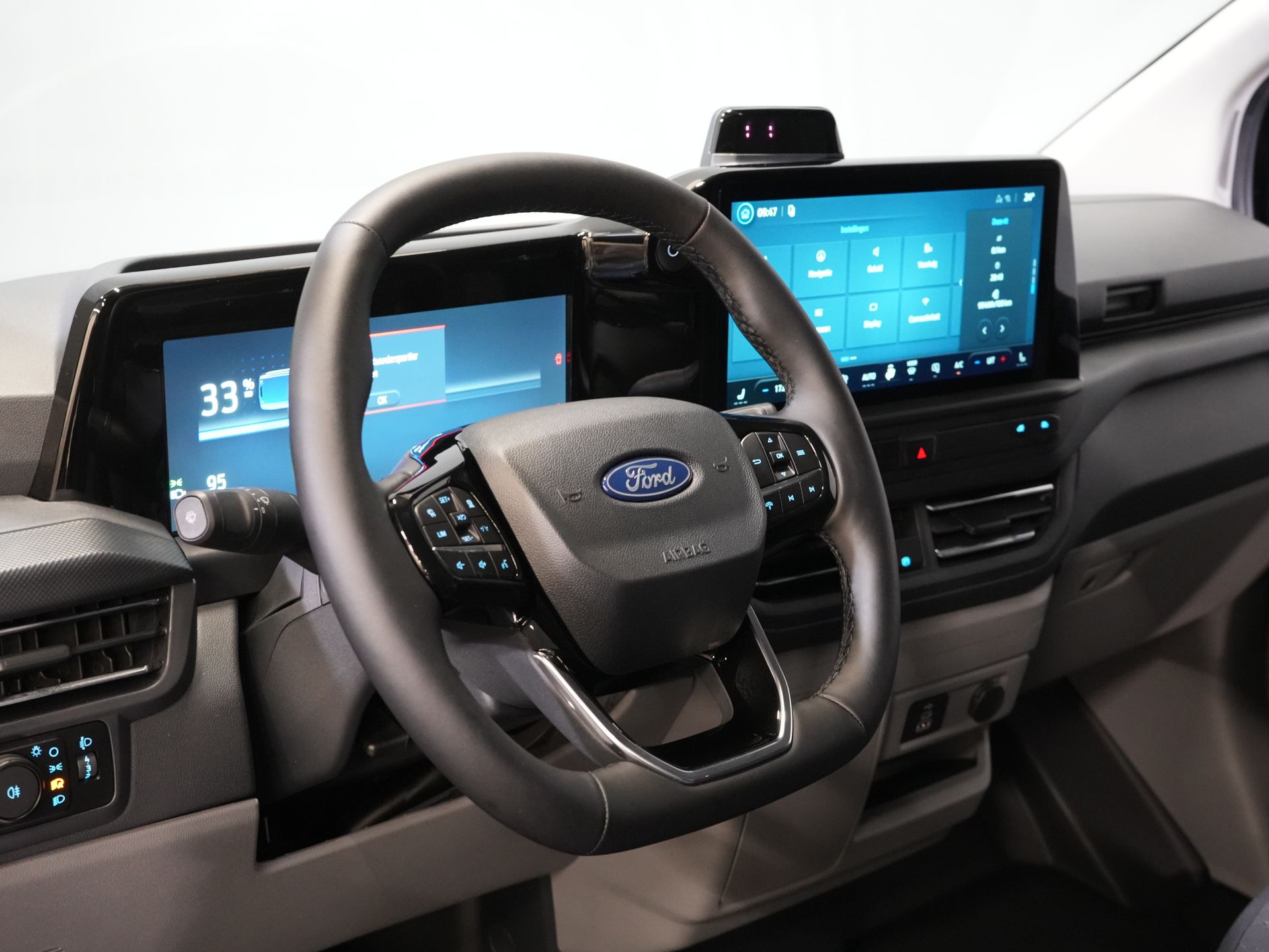 Ford E-Transit Custom Bestelbus 218 pk 330 km WLTP L2 Limited 2x Elek.Schuif/ 2.3t Trekverm./ Snellader/ B&O/ Adapt.Cruise/ Standkachel/ Carplay/ 360 Camera/ Tr