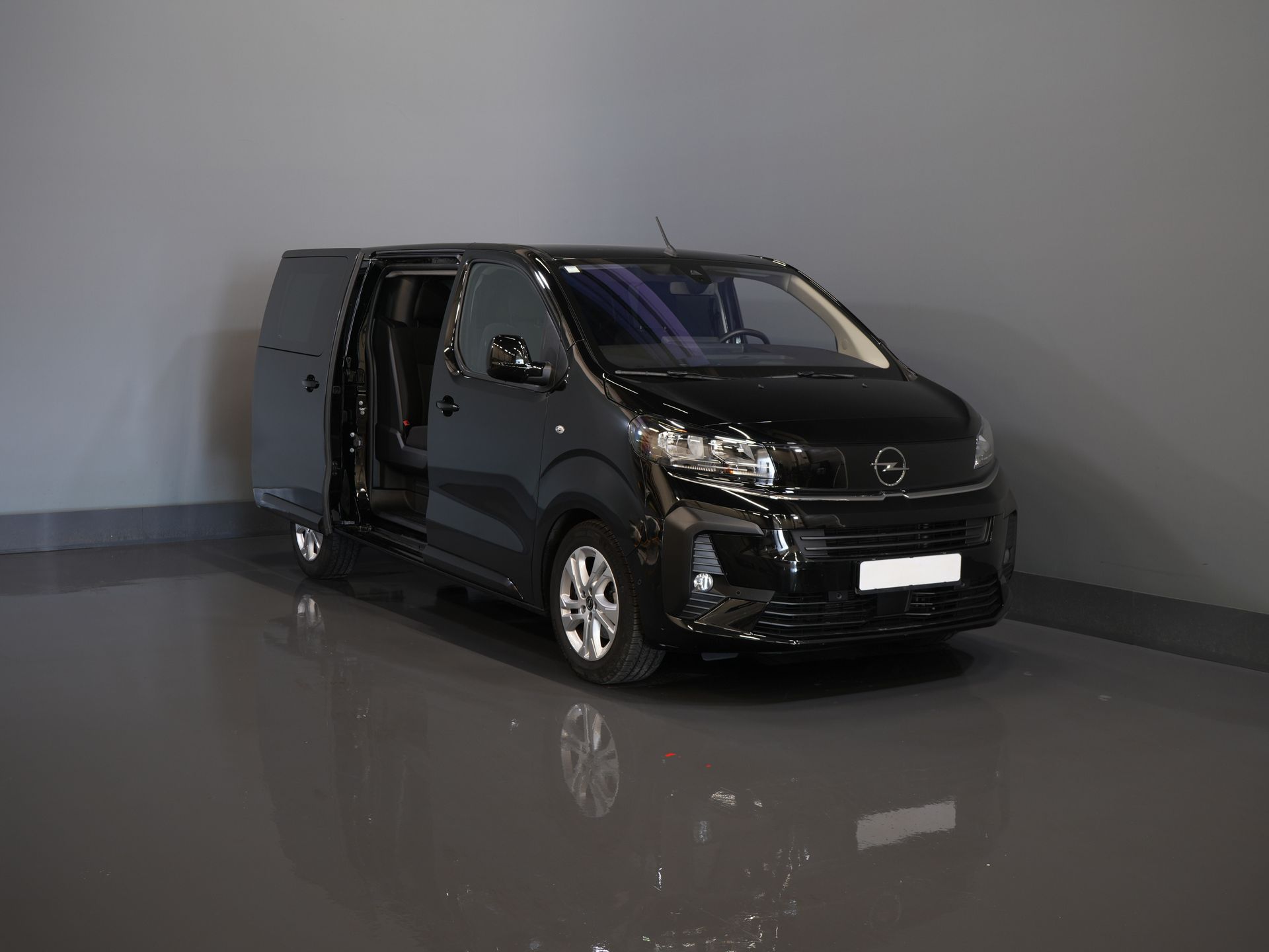 Opel Vivaro Van 2.0 CDTI 180 hp Aut DC Double Cab BPM FREE! 2xSliding door/ Adapt. Cruise/ Steering wheel/ Carplay/ LMV/ PDC/ Camera/ Detached towbar