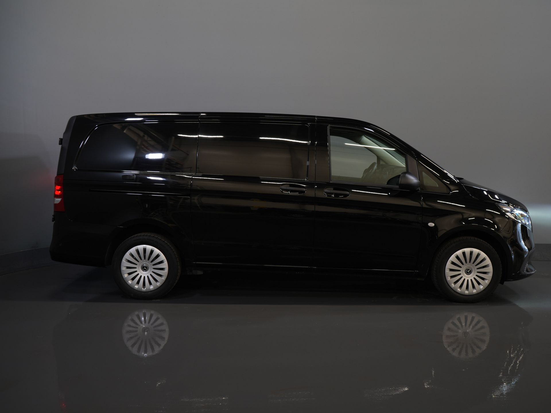 Mercedes-Benz Vito Van 116 CDI Aut. L2 BPM FREE! LED/ Carplay/ 270Gr. Doors/ Seat heating/ Navigation/ Camera/ Cruise control/ PDC/ Tow bar