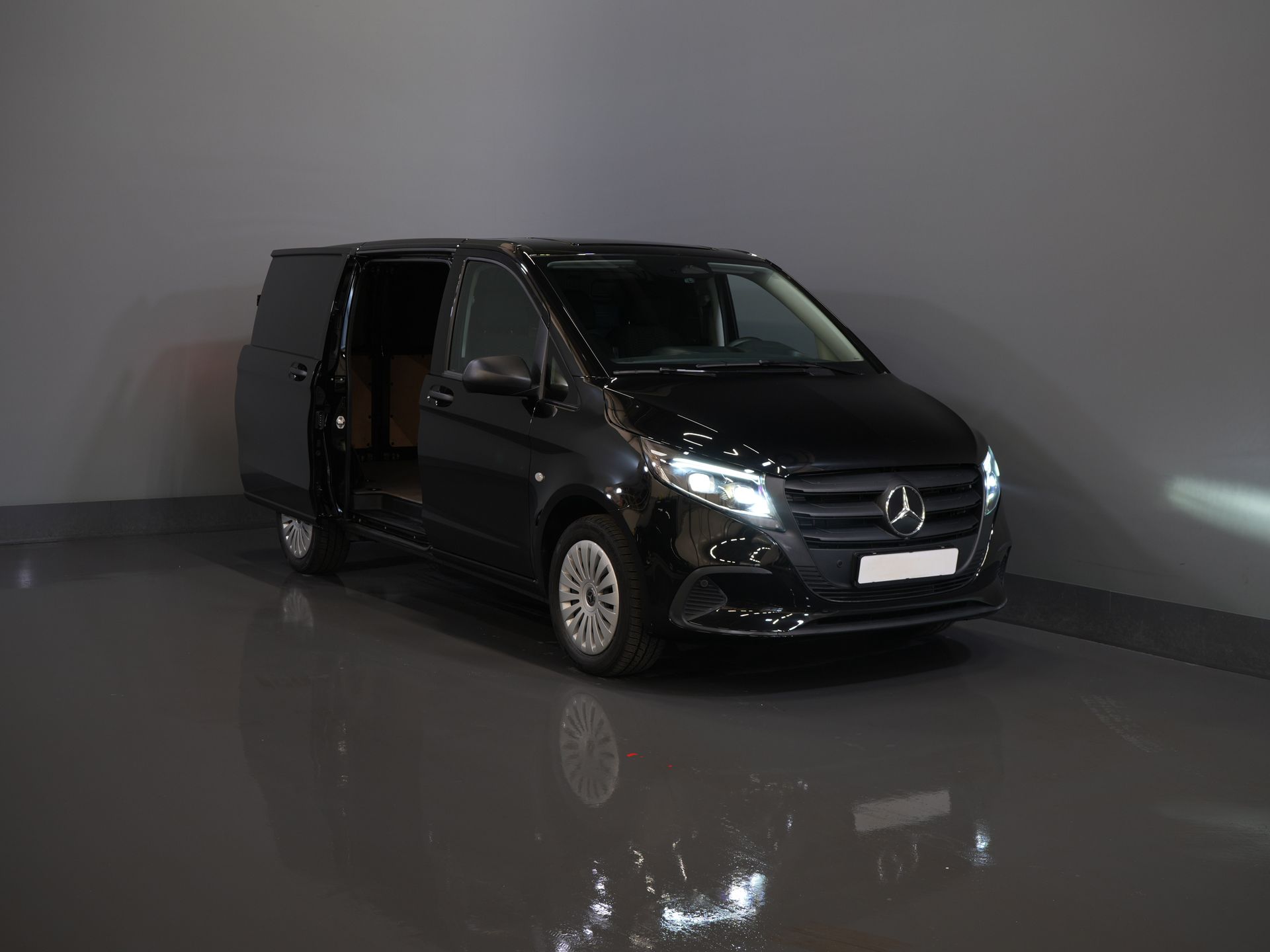 Mercedes-Benz Vito Van 116 CDI Aut. L2 BPM FREE! LED/ Carplay/ 270Gr. Doors/ Seat heating/ Navigation/ Camera/ Cruise control/ PDC/ Tow bar
