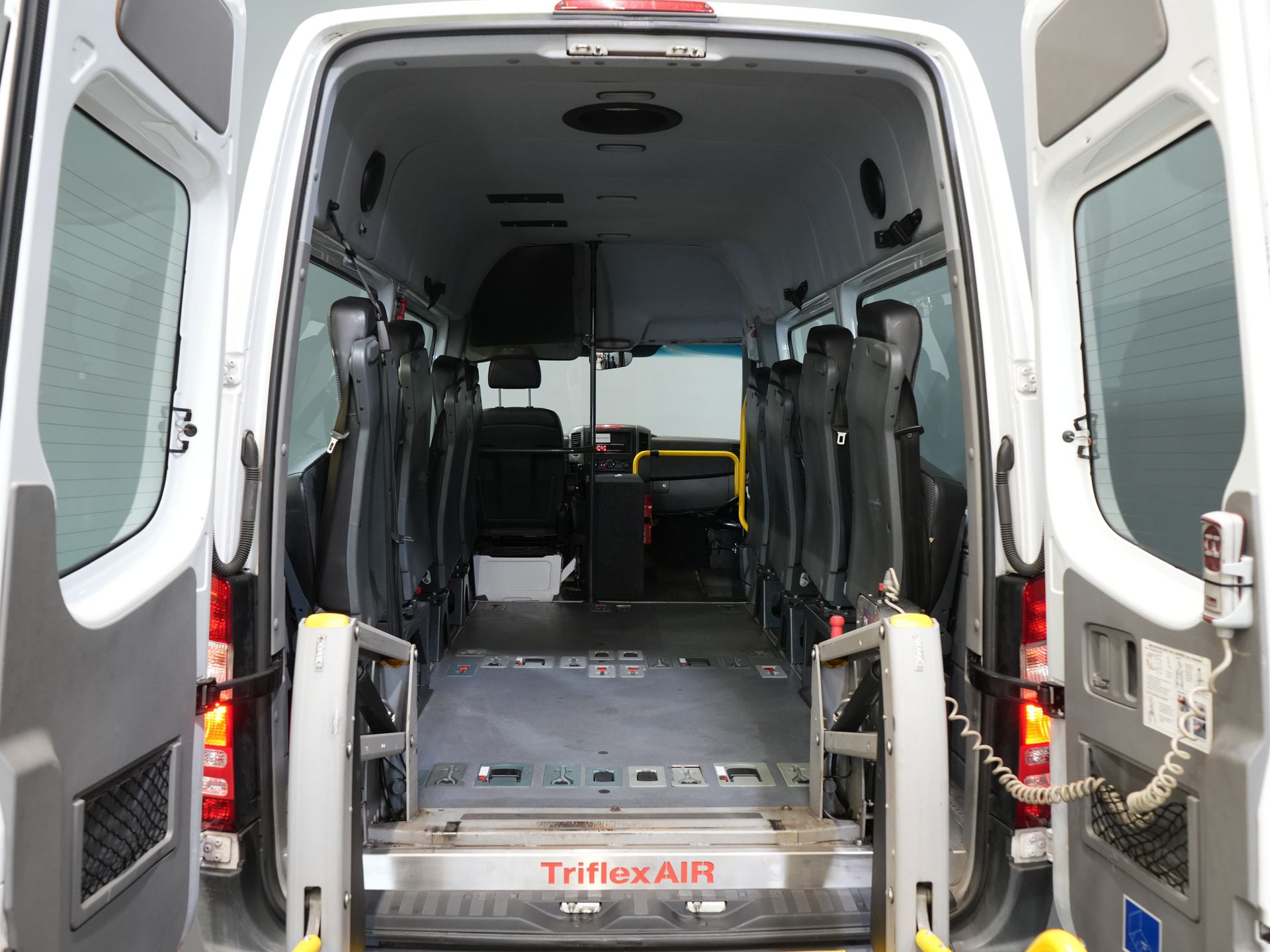 Mercedes-Benz Sprinter Bus osobowy 313 2.2 CDI Aut. L2H2 10 768 € z VAT Bez podatku BPM! TYLKO EKSPORT Kombi/ 9 miejsc/ Kombi/ 9P/ Klimatyzacja/ Podnośnik dla wózków inwalidzkich/ Elektryczne drzwi