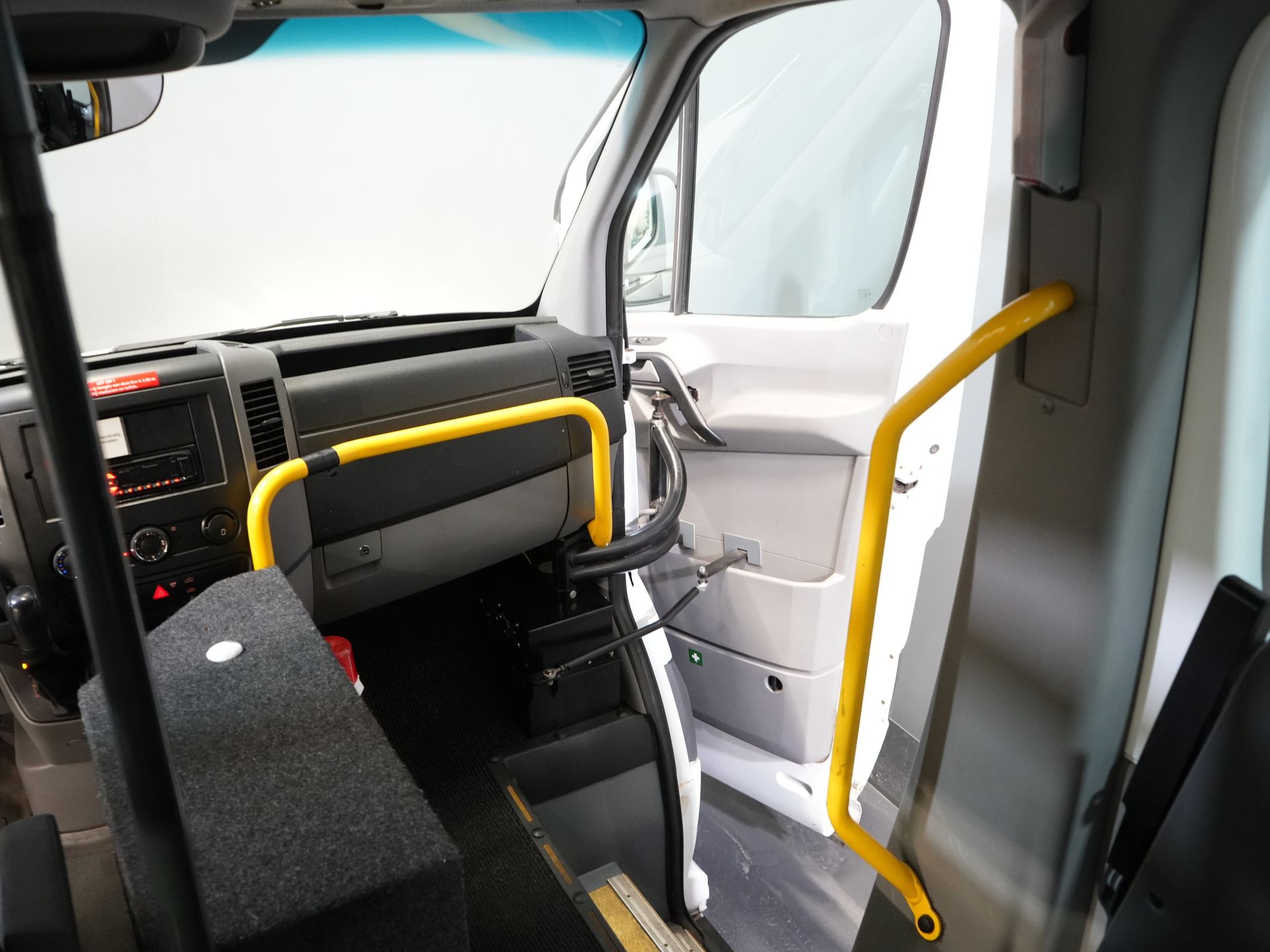 Mercedes-Benz Sprinter Bus osobowy 313 2.2 CDI Aut. L2H2 10 768 € z VAT Bez podatku BPM! TYLKO EKSPORT Kombi/ 9 miejsc/ Kombi/ 9P/ Klimatyzacja/ Podnośnik dla wózków inwalidzkich/ Elektryczne drzwi