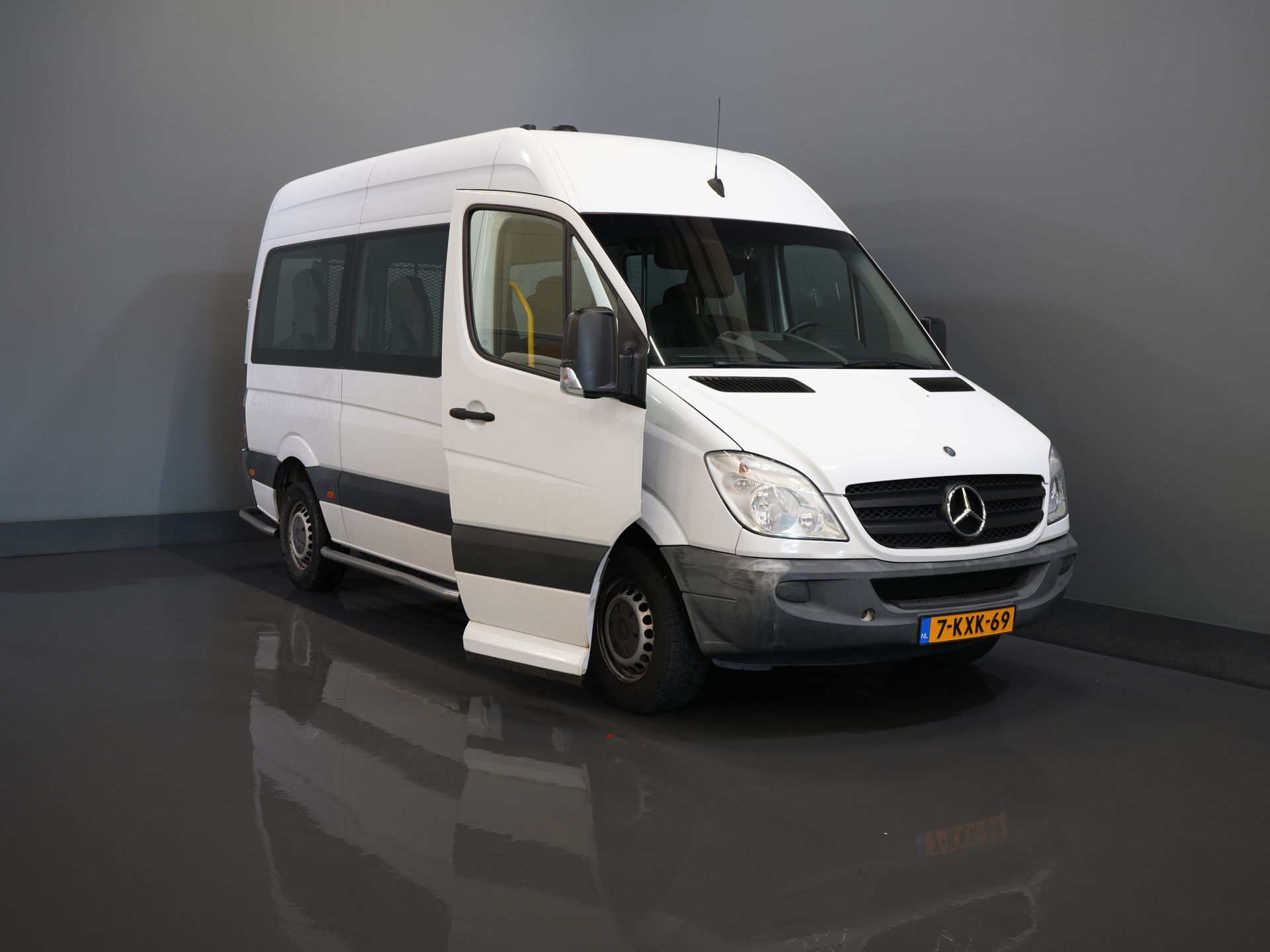 Mercedes-Benz Sprinter Bus osobowy 313 2.2 CDI Aut. L2H2 10 768 € z VAT Bez podatku BPM! TYLKO EKSPORT Kombi/ 9 miejsc/ Kombi/ 9P/ Klimatyzacja/ Podnośnik dla wózków inwalidzkich/ Elektryczne drzwi