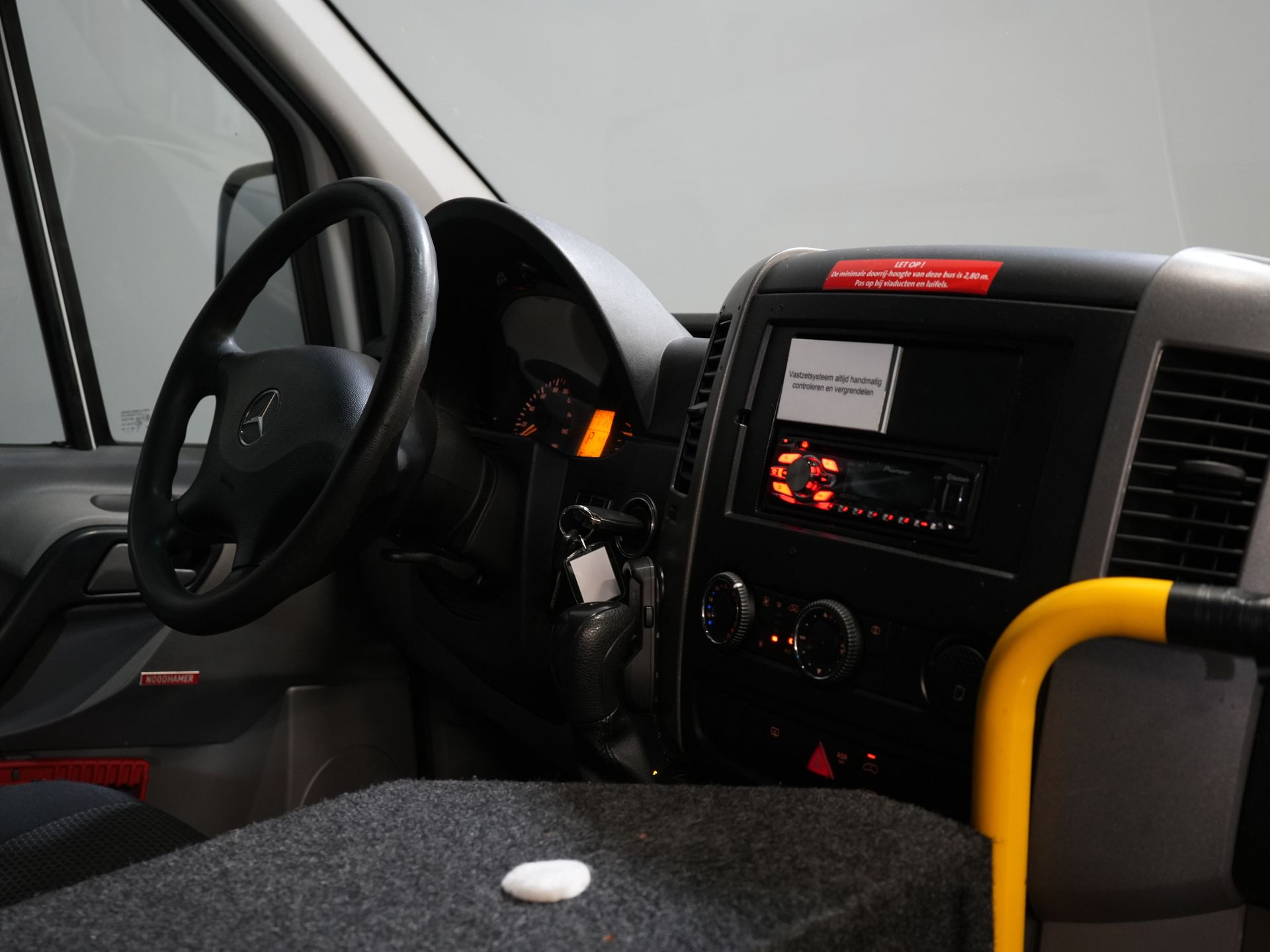 Mercedes-Benz Sprinter Bus osobowy 313 2.2 CDI Aut. L2H2 10 768 € z VAT Bez podatku BPM! TYLKO EKSPORT Kombi/ 9 miejsc/ Kombi/ 9P/ Klimatyzacja/ Podnośnik dla wózków inwalidzkich/ Elektryczne drzwi