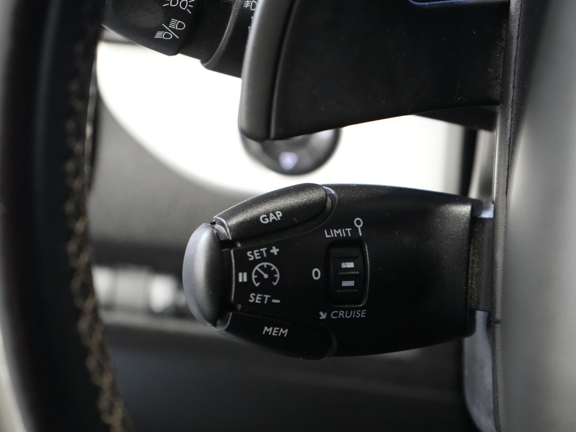 Toyota ProAce Worker Van 2.0 D-4D Aut. L2 Adapt.Cruise/ Head-Up/ Standheizung/ Carplay/ 2x Schiebetür/ Sitzverw./ Keyless/ Klima/ Navi/ Kamera/ PDC/ 17