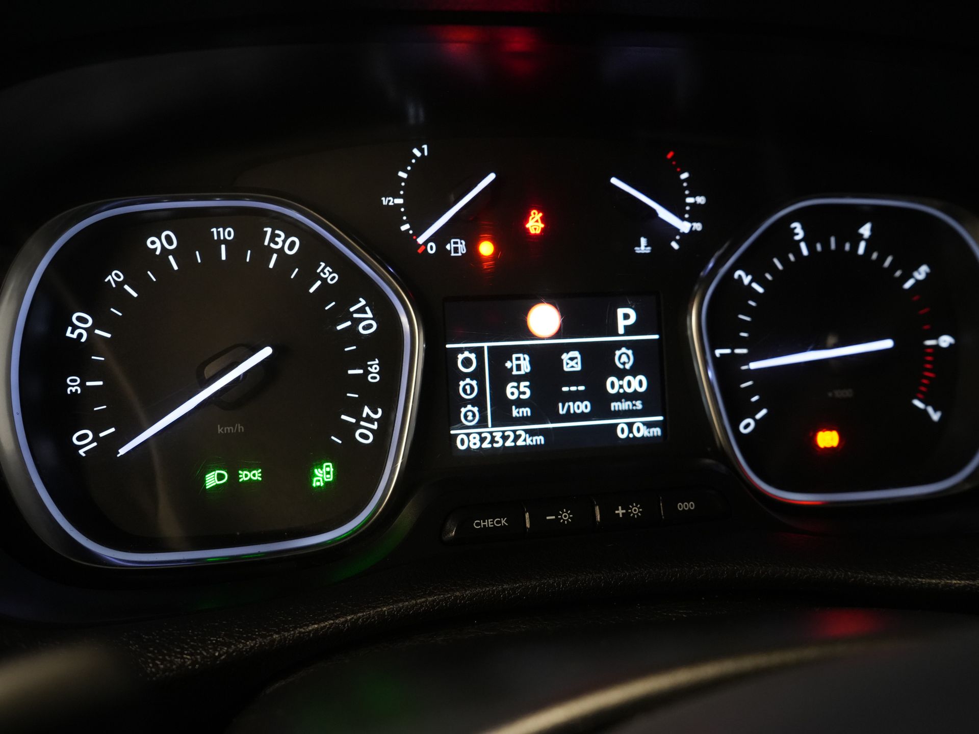 Toyota ProAce Worker Van 2.0 D-4D Aut. L2 Adapt.Cruise/ Head-Up/ Standheizung/ Carplay/ 2x Schiebetür/ Sitzverw./ Keyless/ Klima/ Navi/ Kamera/ PDC/ 17