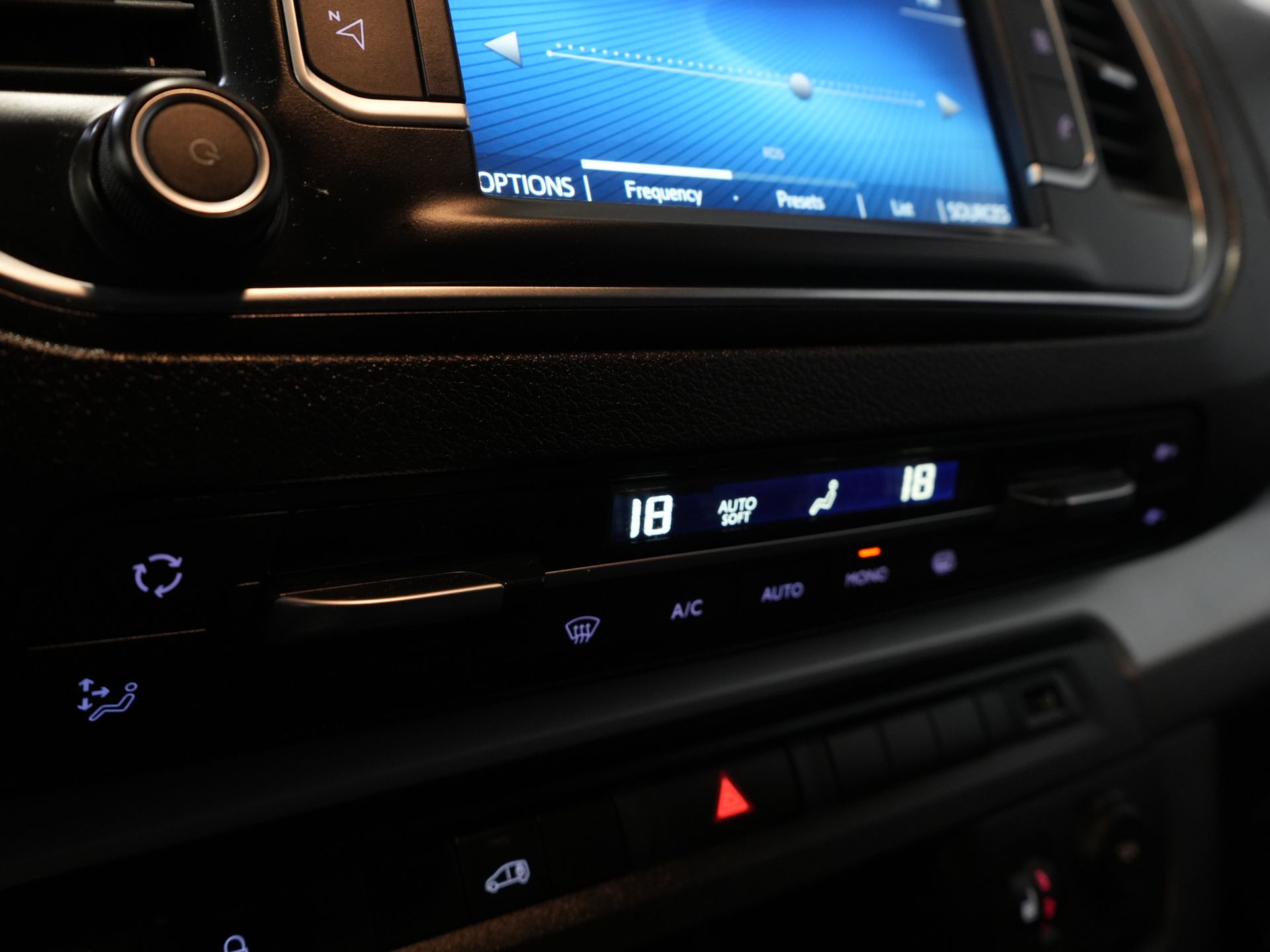 Toyota ProAce Worker Van 2.0 D-4D Aut. L2 Adapt.Cruise/ Head-Up/ Standheizung/ Carplay/ 2x Schiebetür/ Sitzverw./ Keyless/ Klima/ Navi/ Kamera/ PDC/ 17