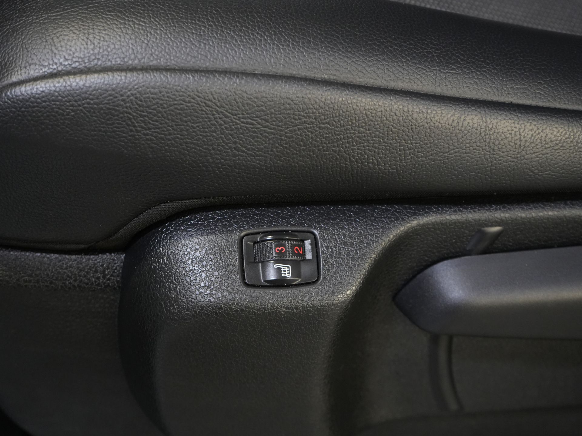 Toyota ProAce Worker Van 2.0 D-4D Aut. L2 Adapt.Cruise/ Head-Up/ Standheizung/ Carplay/ 2x Schiebetür/ Sitzverw./ Keyless/ Klima/ Navi/ Kamera/ PDC/ 17