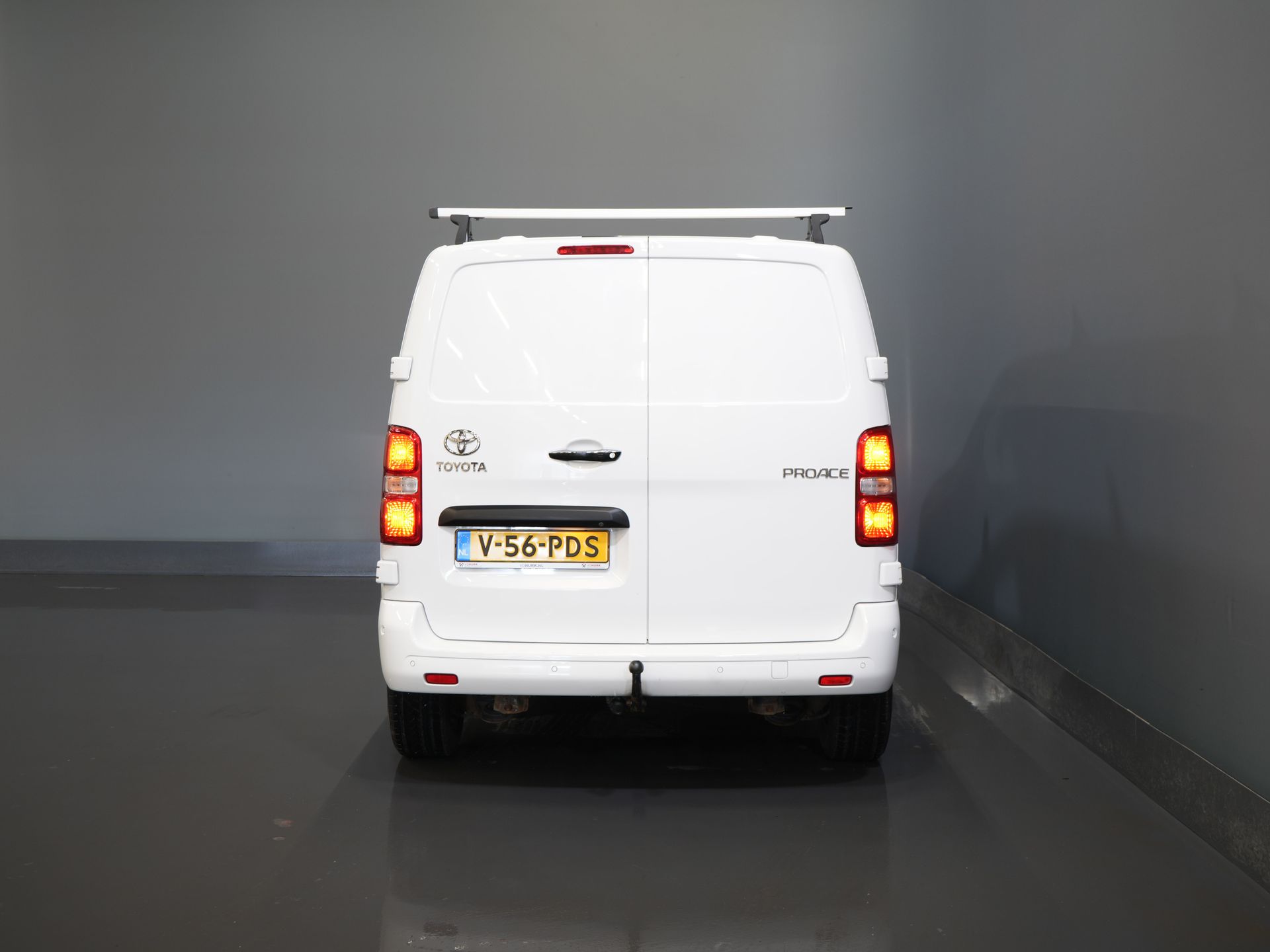 Toyota ProAce Worker Van 2.0 D-4D Aut. L2 Adapt.Cruise/ Head-Up/ Standheizung/ Carplay/ 2x Schiebetür/ Sitzverw./ Keyless/ Klima/ Navi/ Kamera/ PDC/ 17