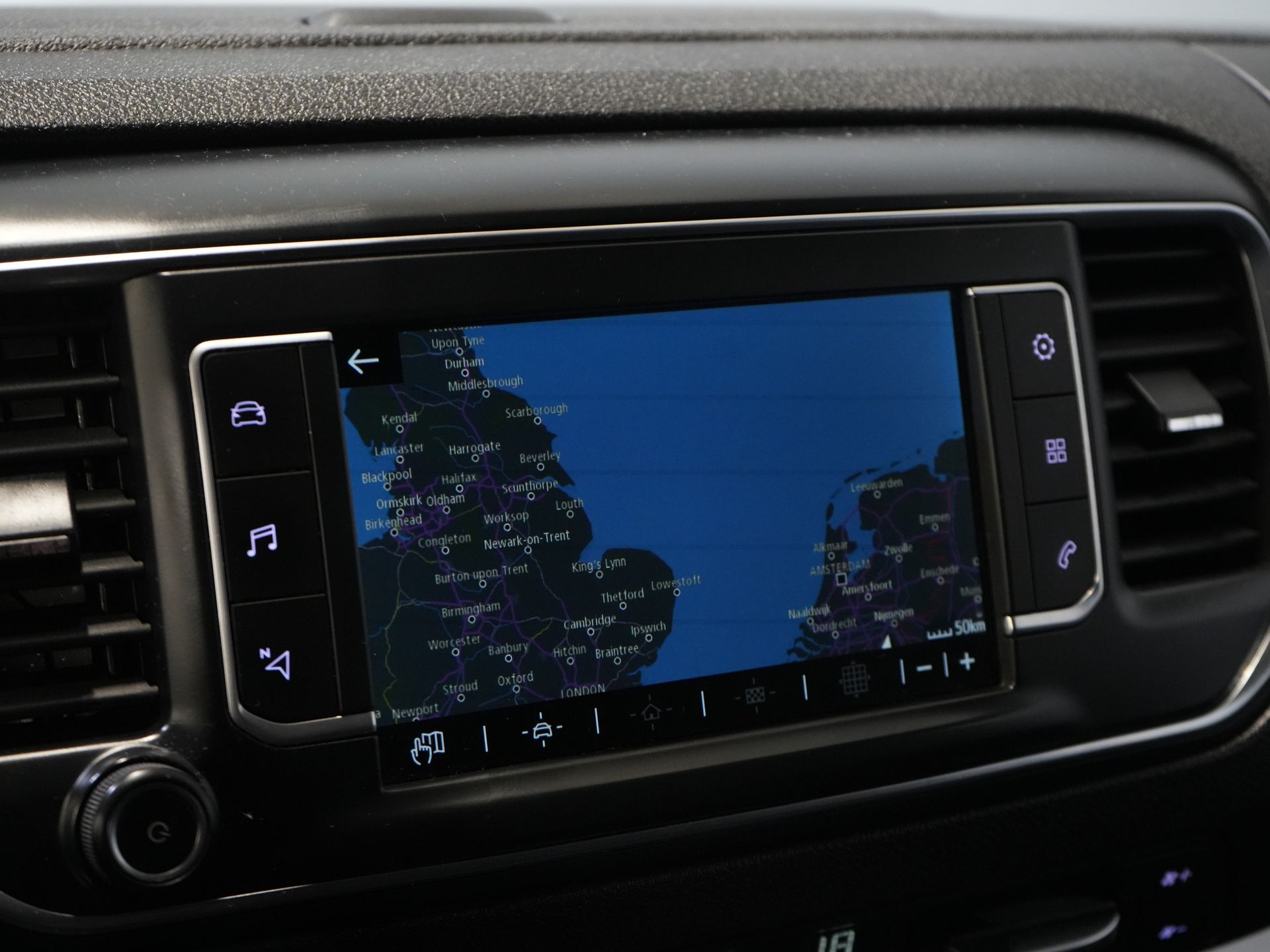 Toyota ProAce Worker Van 2.0 D-4D Aut. L2 Adapt.Cruise/ Head-Up/ Standheizung/ Carplay/ 2x Schiebetür/ Sitzverw./ Keyless/ Klima/ Navi/ Kamera/ PDC/ 17