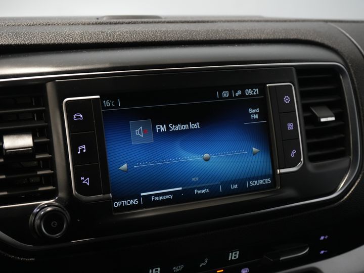 Toyota ProAce Worker Van 2.0 D-4D Aut. L2 Adapt.Cruise/ Head-Up/ Standheizung/ Carplay/ 2x Schiebetür/ Sitzverw./ Keyless/ Klima/ Navi/ Kamera/ PDC/ 17