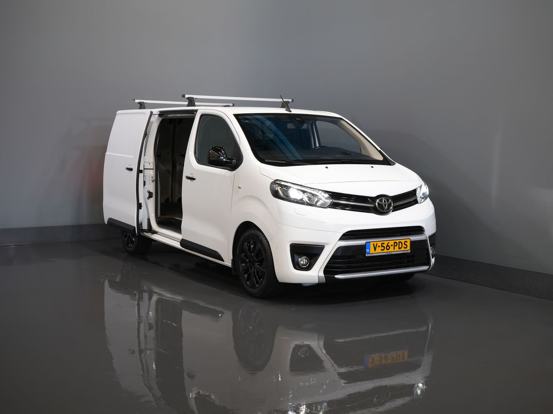 Toyota ProAce Worker Van 2.0 D-4D Aut. L2 Adapt.Cruise/ Head-Up/ Standheizung/ Carplay/ 2x Schiebetür/ Sitzverw./ Keyless/ Klima/ Navi/ Kamera/ PDC/ 17