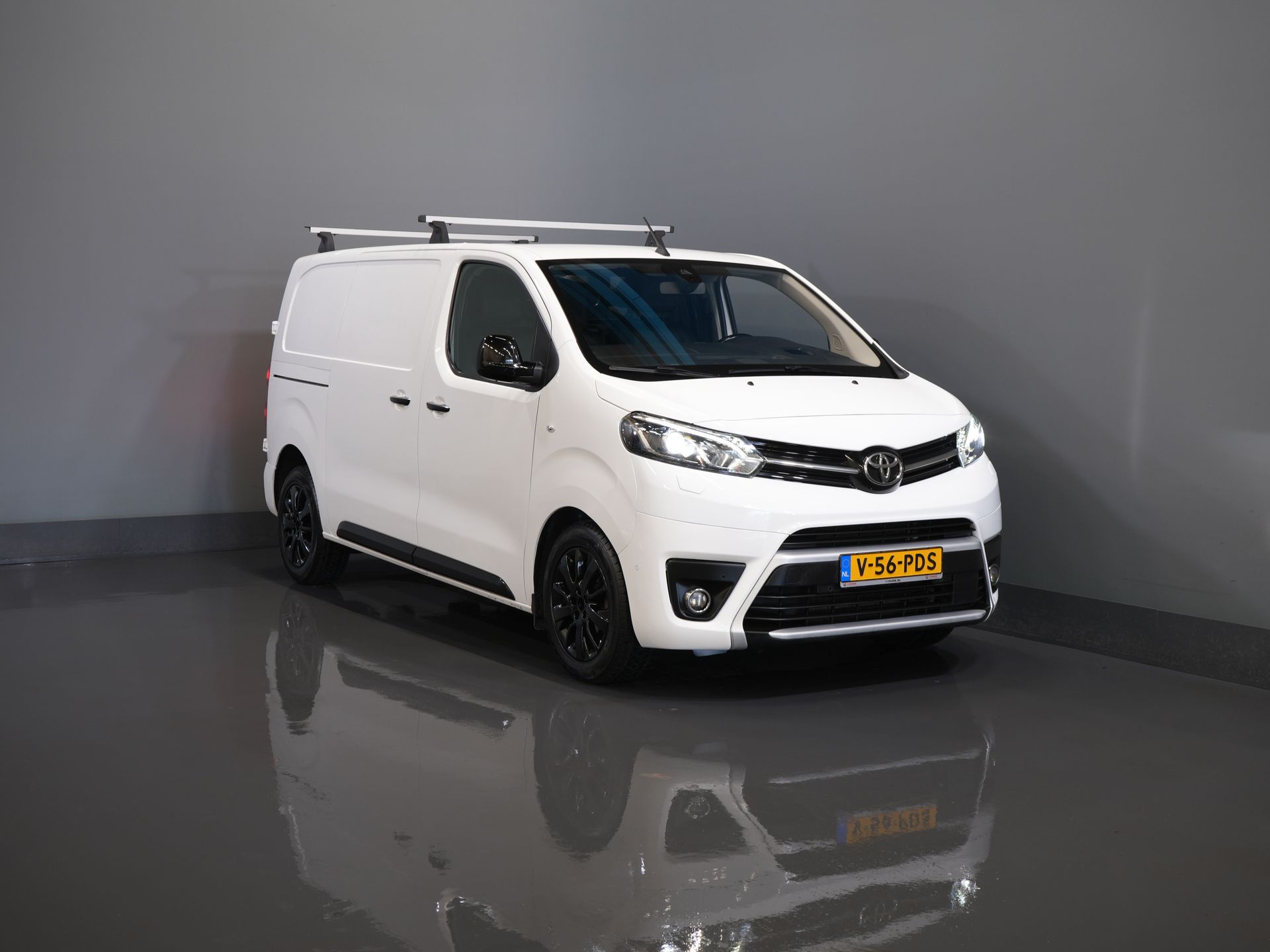 Toyota ProAce Worker Van 2.0 D-4D Aut. L2 Adapt.Cruise/ Head-Up/ Standheizung/ Carplay/ 2x Schiebetür/ Sitzverw./ Keyless/ Klima/ Navi/ Kamera/ PDC/ 17