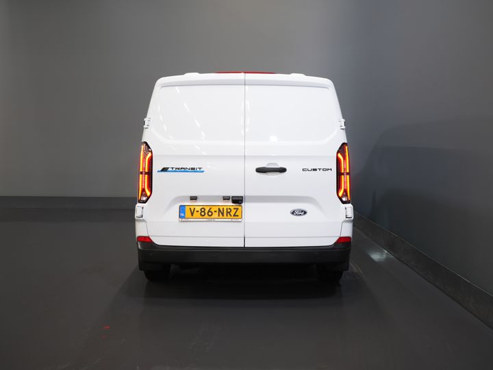Ford E-Transit Custom Fourgon 320 Trend 65 kWh 330 km WLTP LED/ Chargeur rapide/ 2,3 t de capacité de remorquage/ Direction assistée/ Sièges chauffants/ Carplay/ Climatisation/ Caméra/ PDC/ Régulateur de vitesse