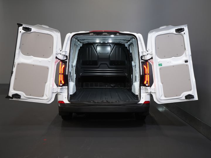 Ford E-Transit Custom Fourgon 320 Trend 65 kWh 330 km WLTP LED/ Chargeur rapide/ 2,3 t de capacité de remorquage/ Direction assistée/ Sièges chauffants/ Carplay/ Climatisation/ Caméra/ PDC/ Régulateur de vitesse