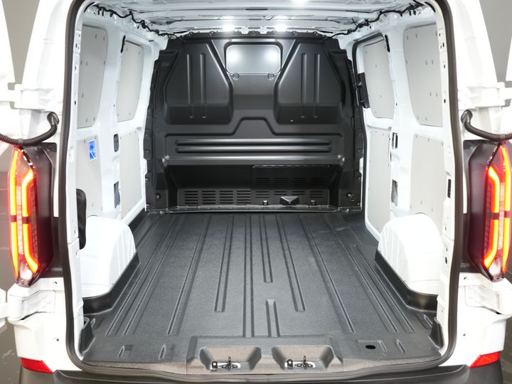 Ford E-Transit Custom Fourgon 320 Trend 65 kWh 330 km WLTP LED/ Chargeur rapide/ 2,3 t de capacité de remorquage/ Direction assistée/ Sièges chauffants/ Carplay/ Climatisation/ Caméra/ PDC/ Régulateur de vitesse