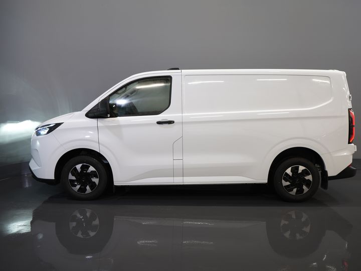 Ford E-Transit Custom Fourgon 320 Trend 65 kWh 330 km WLTP LED/ Chargeur rapide/ 2,3 t de capacité de remorquage/ Direction assistée/ Sièges chauffants/ Carplay/ Climatisation/ Caméra/ PDC/ Régulateur de vitesse