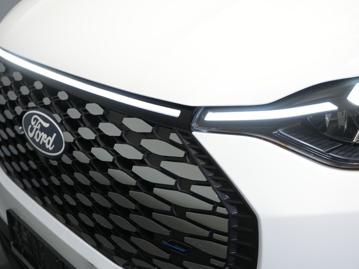 Ford E-Transit Custom Fourgon 320 Trend 65 kWh 330 km WLTP LED/ Chargeur rapide/ 2,3 t de capacité de remorquage/ Direction assistée/ Sièges chauffants/ Carplay/ Climatisation/ Caméra/ PDC/ Régulateur de vitesse