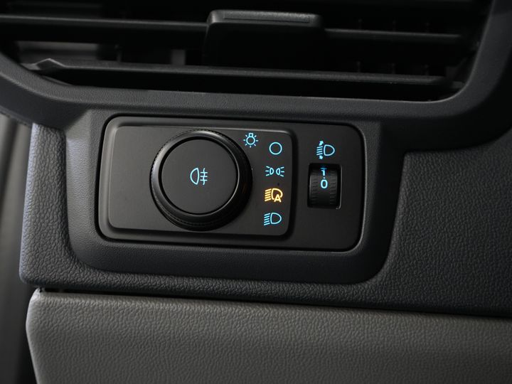 Ford E-Transit Custom Fourgon 320 Trend 65 kWh 330 km WLTP LED/ Chargeur rapide/ 2,3 t de capacité de remorquage/ Direction assistée/ Sièges chauffants/ Carplay/ Climatisation/ Caméra/ PDC/ Régulateur de vitesse