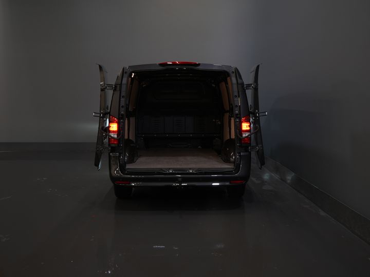 Mercedes-Benz Vito Bestelbus 116 CDI Aut. L3 LED/ Carplay/ 270Gr.Deuren./ Stoelverw/ Camera/ PDC V+A/ Trekhaak/ Navi/ Cruise