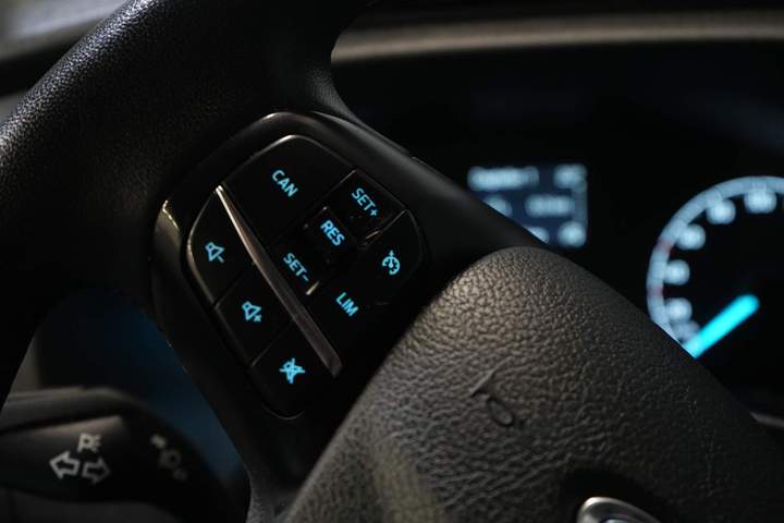 Ford Transit Custom Van 2.0 TDCI 130 hp L2 2.8t Towingverm./ Windshield verw./ Cruise/ PDC V+A/ DAB