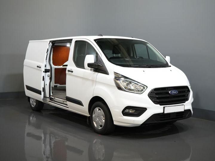 Ford Transit Custom Van 2.0 TDCI 130 hp L2 2.8t Towingverm./ Windshield verw./ Cruise/ PDC V+A/ DAB