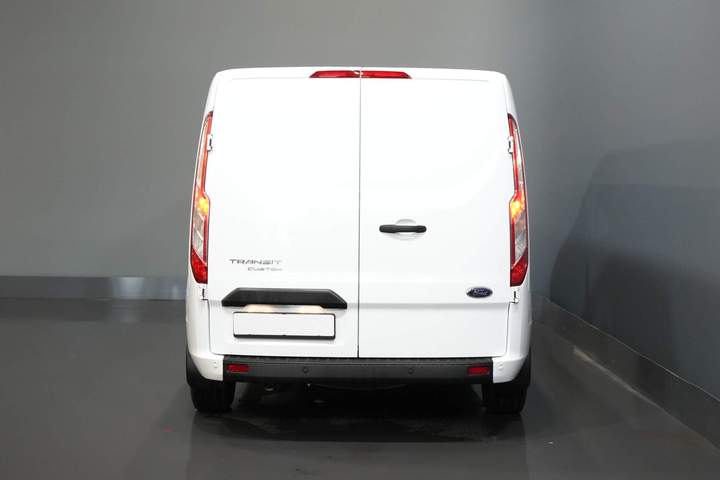 Ford Transit Custom Van 2.0 TDCI 130 hp L2 2.8t Towingverm./ Windshield verw./ Cruise/ PDC V+A/ DAB