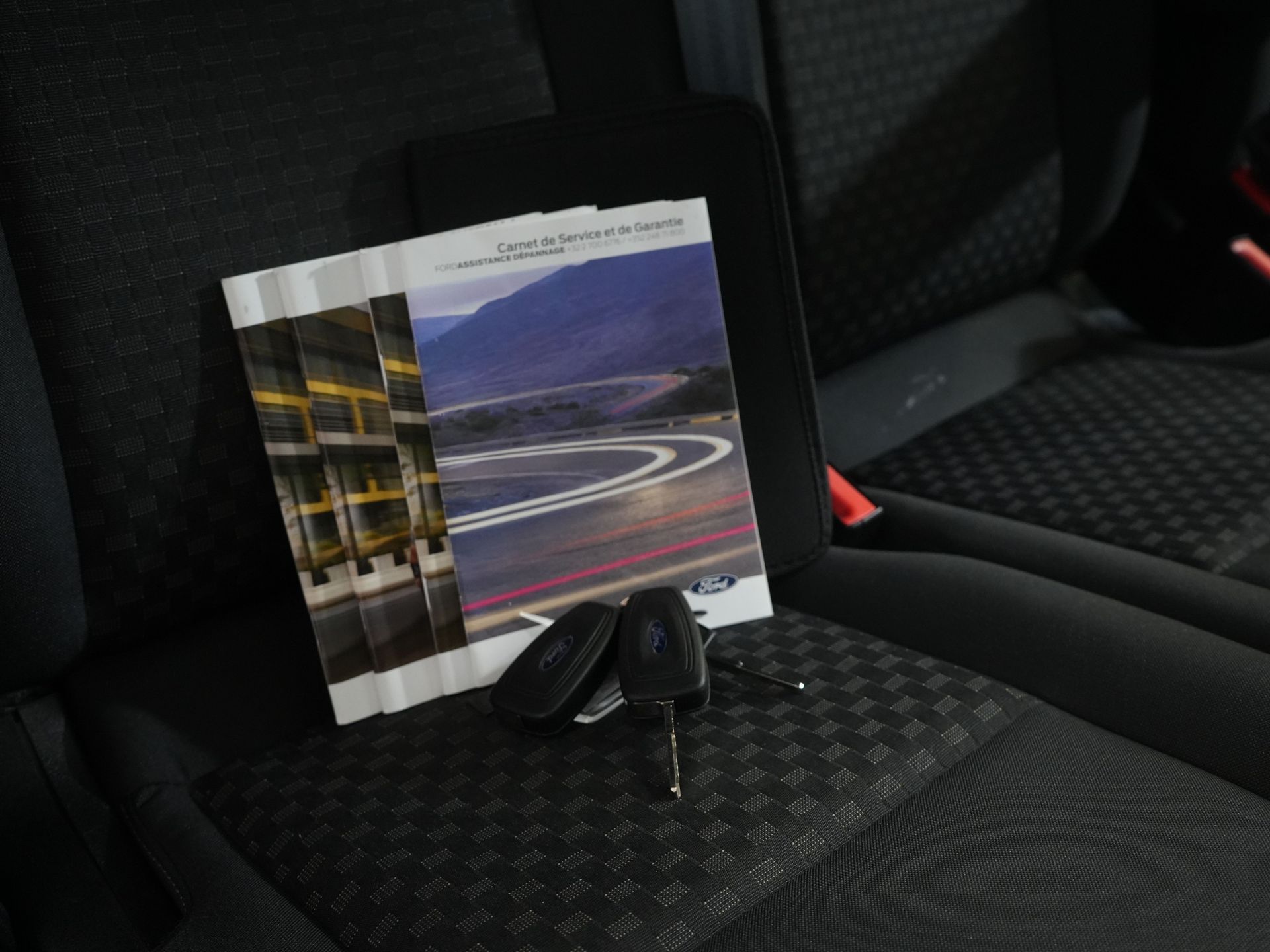Ford Transit Custom Van 2.0 TDCI 130 hp L2 2.8t Towingverm./ Windshield verw./ Cruise/ PDC V+A/ DAB