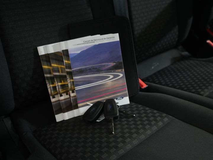 Ford Transit Custom Van 2.0 TDCI 130 hp L2 2.8t Towingverm./ Windshield verw./ Cruise/ PDC V+A/ DAB