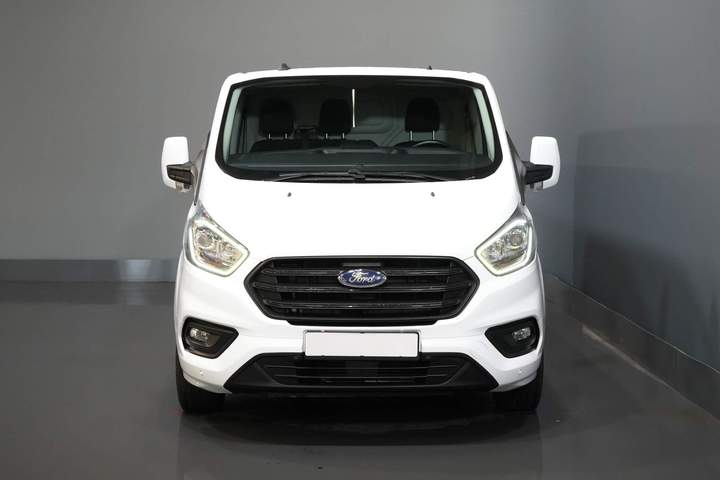 Ford Transit Custom Van 2.0 TDCI 130 hp L2 2.8t Towingverm./ Windshield verw./ Cruise/ PDC V+A/ DAB