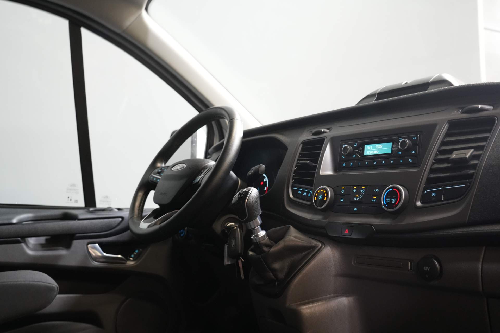 Ford Transit Custom Van 2.0 TDCI 130 hp L2 2.8t Towingverm./ Windshield verw./ Cruise/ PDC V+A/ DAB