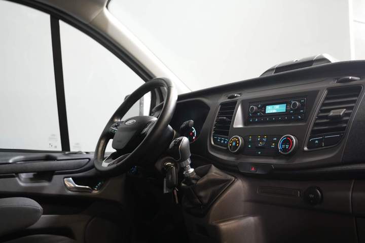 Ford Transit Custom Van 2.0 TDCI 130 hp L2 2.8t Towingverm./ Windshield verw./ Cruise/ PDC V+A/ DAB