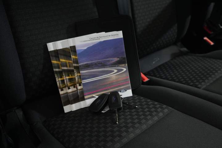Ford Transit Custom Van 2.0 TDCI 130 hp L2 2.8t Towingverm./ Windshield verw./ Cruise/ PDC V+A/ DAB
