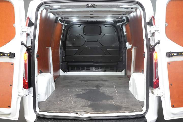 Ford Transit Custom Van 2.0 TDCI 130 hp L2 2.8t Towingverm./ Windshield verw./ Cruise/ PDC V+A/ DAB