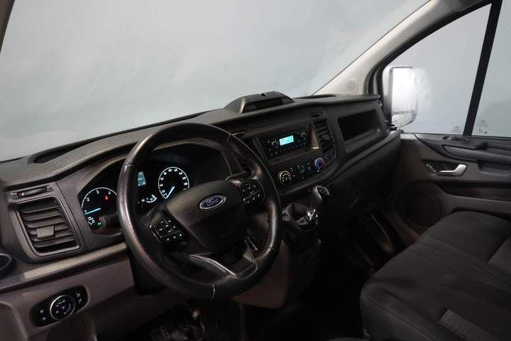 Ford Transit Custom Van 2.0 TDCI 130 hp L2 2.8t Towingverm./ Windshield verw./ Cruise/ PDC V+A/ DAB
